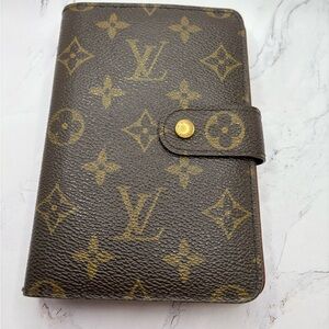 Lous vuitton LVmonogram wallet / passport holder